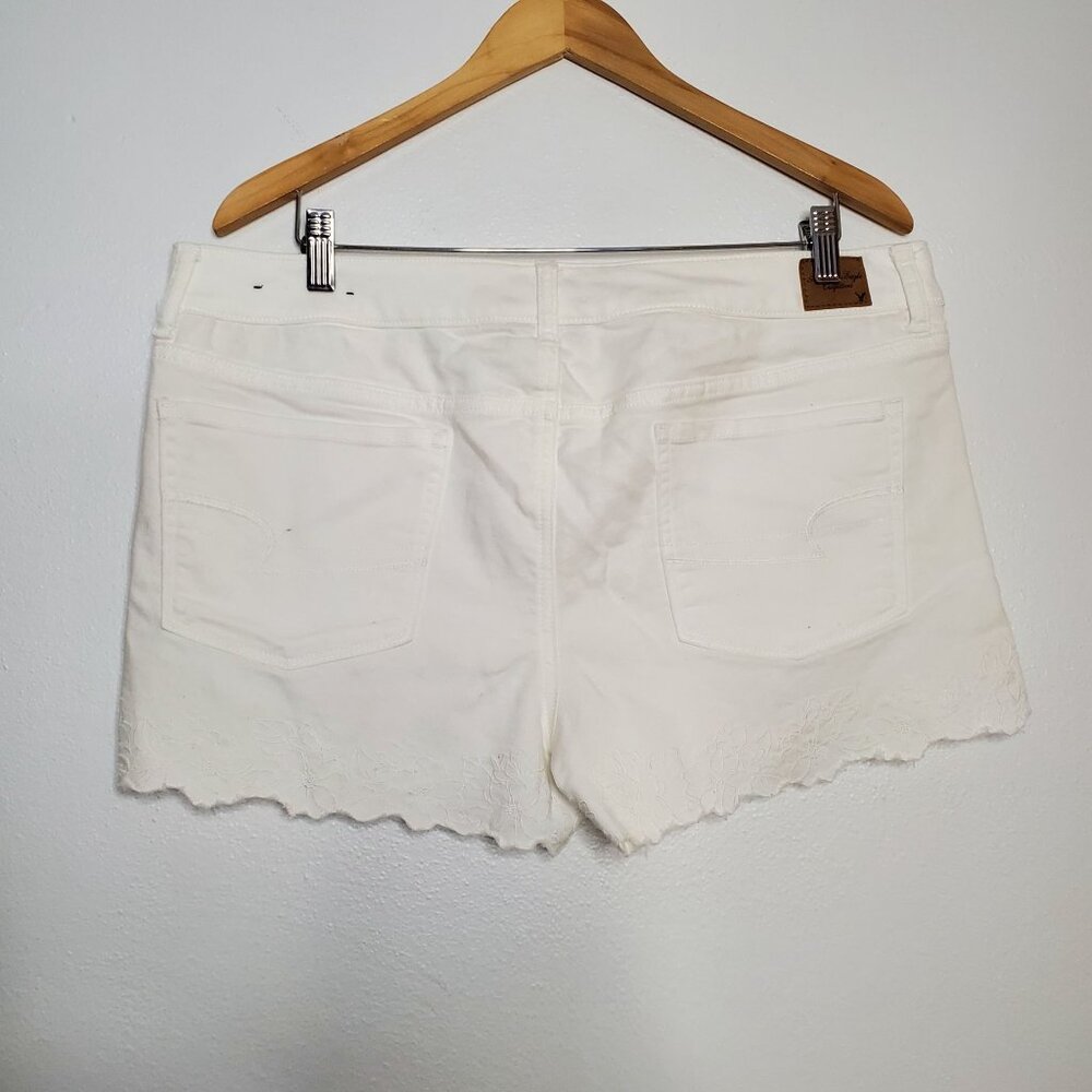 American Eagle Womens White Denim Shorts With Floral Hem Detail Size 18 - Picture 2 of 9